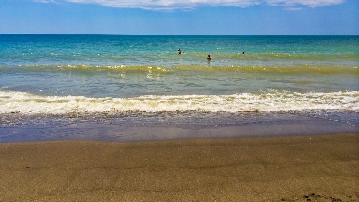 Ιταλία: Ο πατέρας του 17χρονου που θάφτηκε στην άμμο ερευνάται για ανθρωποκτονία από αμέλεια