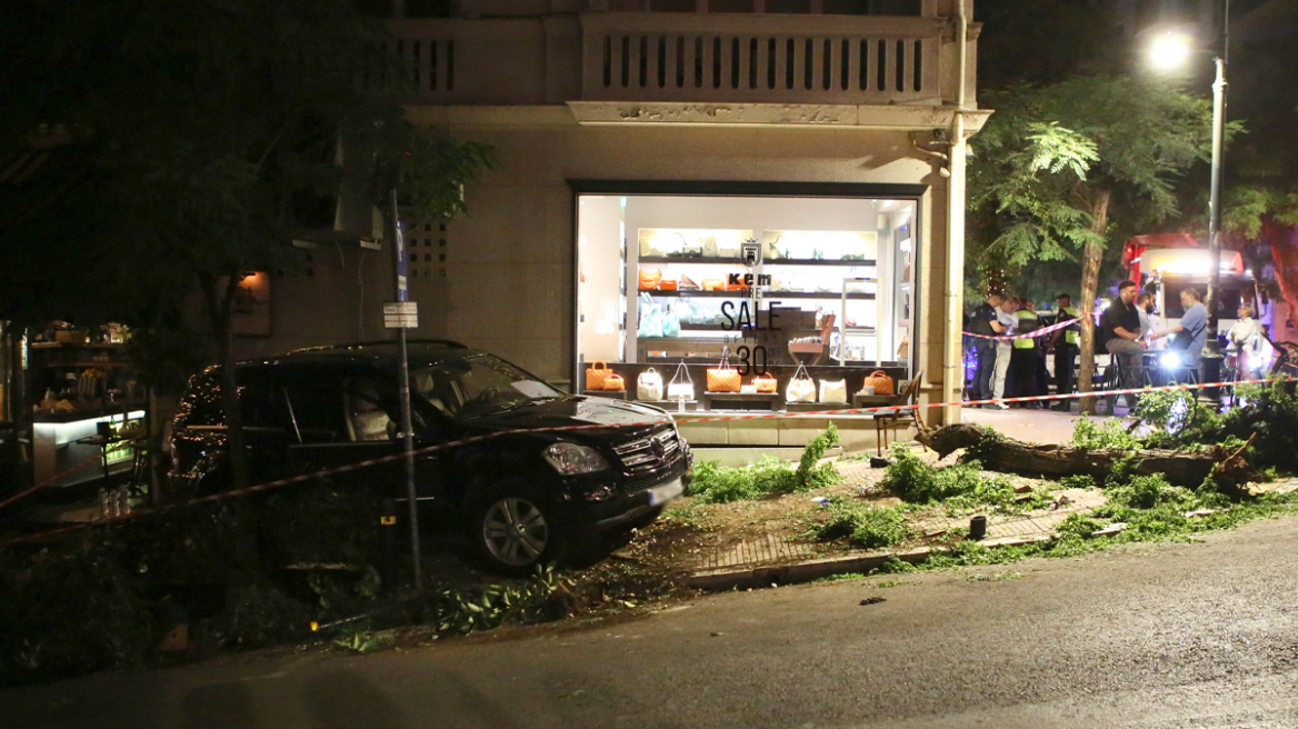 Κολωνάκι: Το ξεχασμένο χειρόφρενο της Mercedes που παρέσυρε τους πεζούς -Τουλάχιστον 11 τραυματίες, ο ένας σοβαρά

