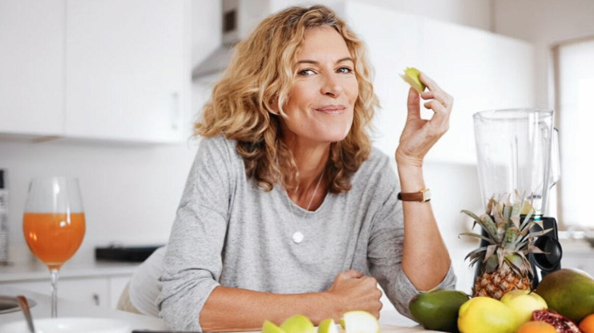 Προεμμηνόπαυση: Ευεξία με σύμμαχο τη διατροφή και την άσκηση
