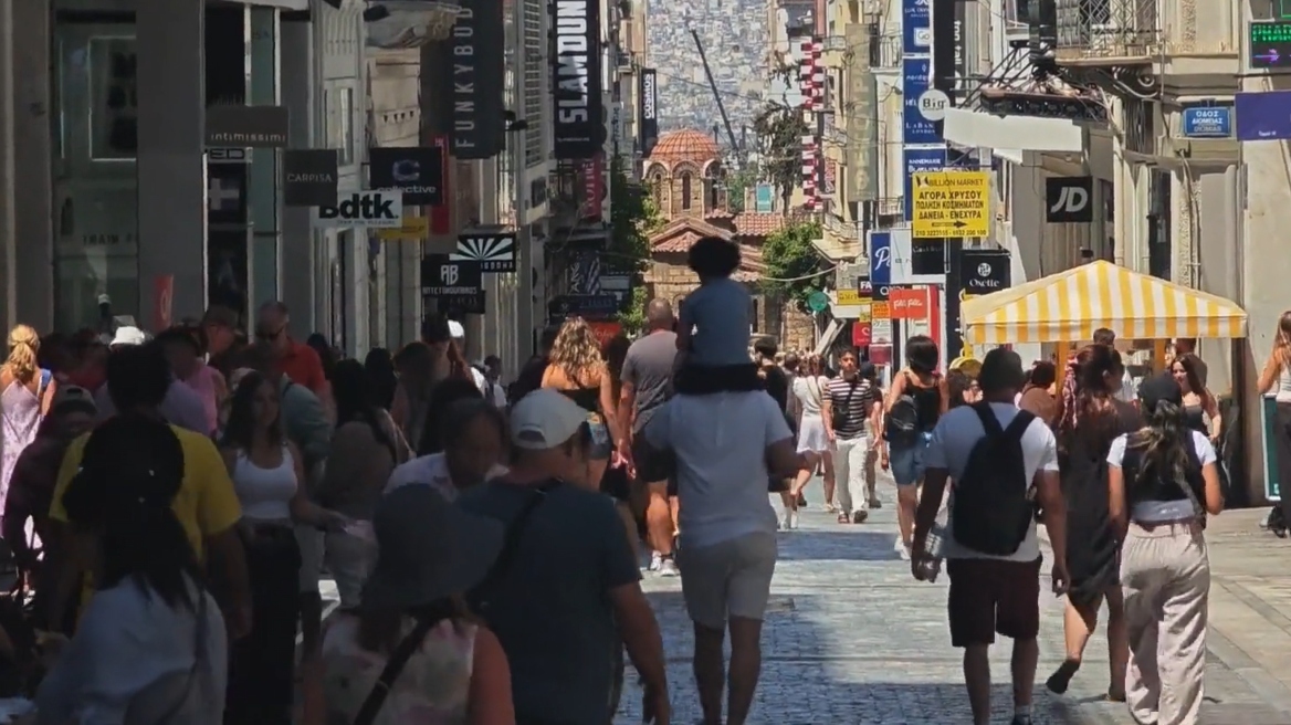 Αυξημένη η κίνηση στα καταστήματα παρά την έντονη ζέστη, στην πρεμιέρα των θερινών εκπτώσεων - Δείτε βίντεο