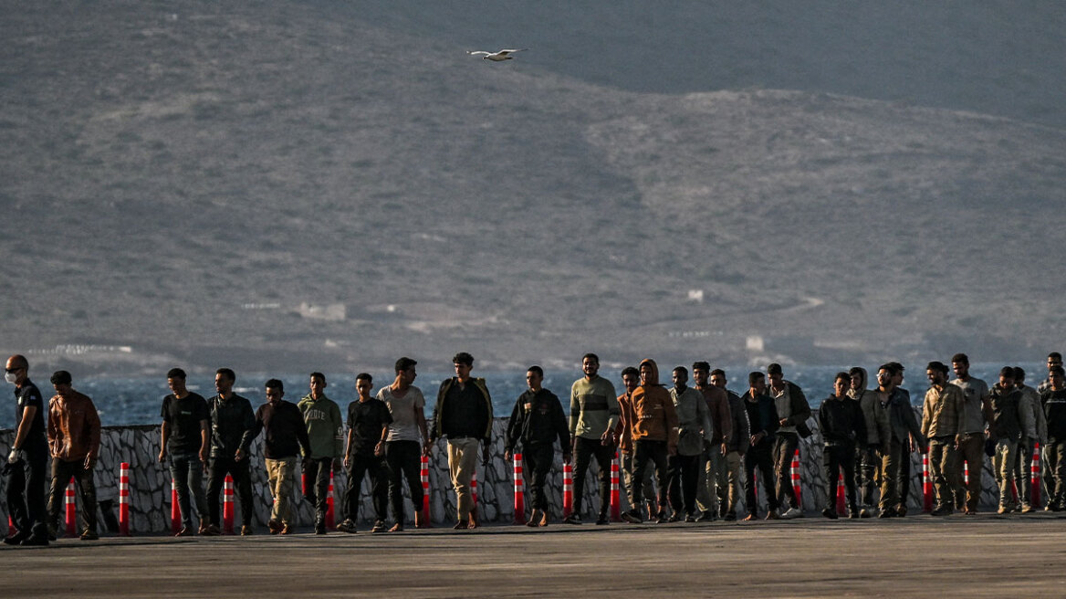 Κατατέθηκε στη Βουλή το νομοσχέδιο για το μεταναστευτικό – Τι προβλέπει, τι αλλάζει στο θεσμικό πλαίσιο
