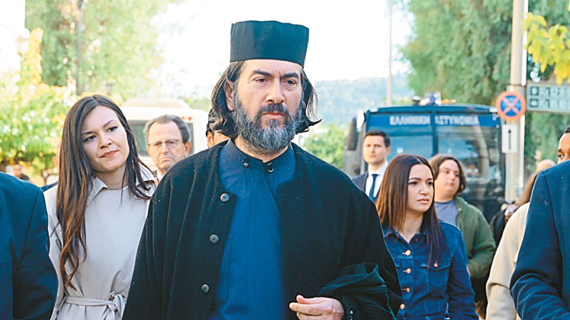 Νέες καταγγελίες για τον πατέρα Αντώνιο: «Εξαγοράζει τη σιωπή πρώην τροφίμων με 100 ευρώ» 