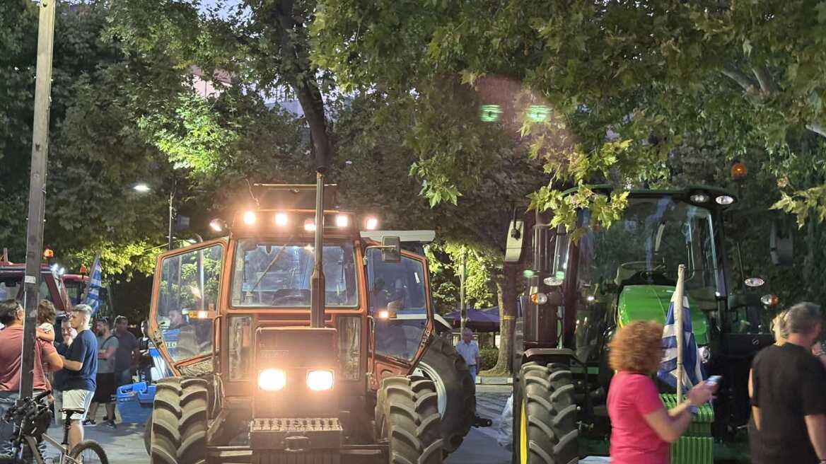 Με τρακτέρ στο κέντρο της Λάρισας: Συλλαλητήριο αγροτών και κτηνοτρόφων - Δείτε βίντεο και φωτογραφίες