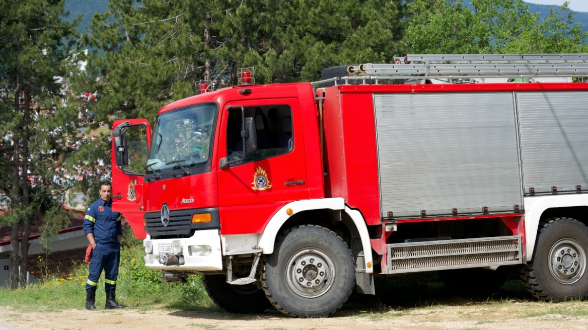 Κλειστή η δεξιά λωρίδα της Αθηνών-Λαμίας στο ύψος της Μαλακάσας προς Αθήνα από φωτιά σε ΙΧ