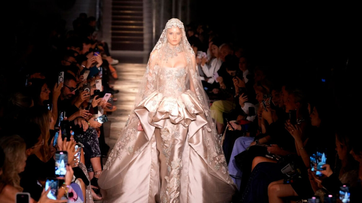 Το παρασκήνιο και η οικονομία της εβδομάδας Haute Couture στο Παρίσι