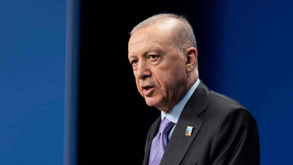 Ερντογάν: Παίζει το χαρτί του ειρηνοποιού στη Λιβύη,  σπρώχνει τον Χαφτάρ να προσυπογράψει το τουρκολιβυκό μνημόνιο