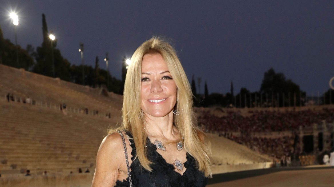 Μαριάννα Λάτση: Στο Καλλιμάρμαρο για τη συναυλία της Diana Ross με μαύρο σύνολο