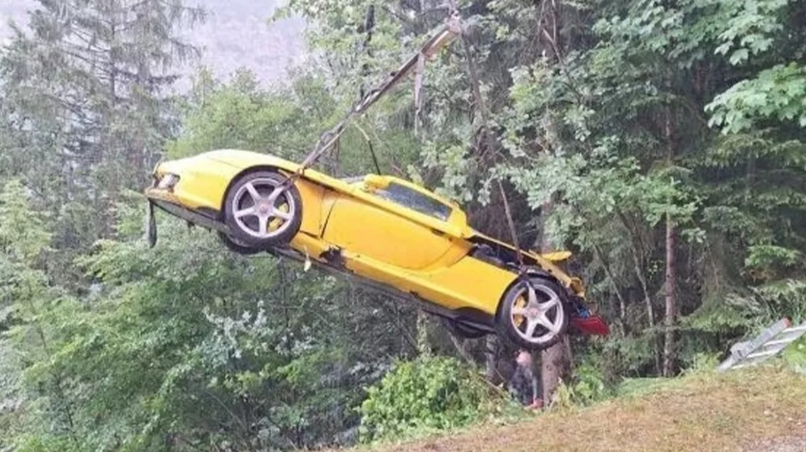 Αυτό πόνεσε! - Μια σπάνια Porsche στα δέντρα
