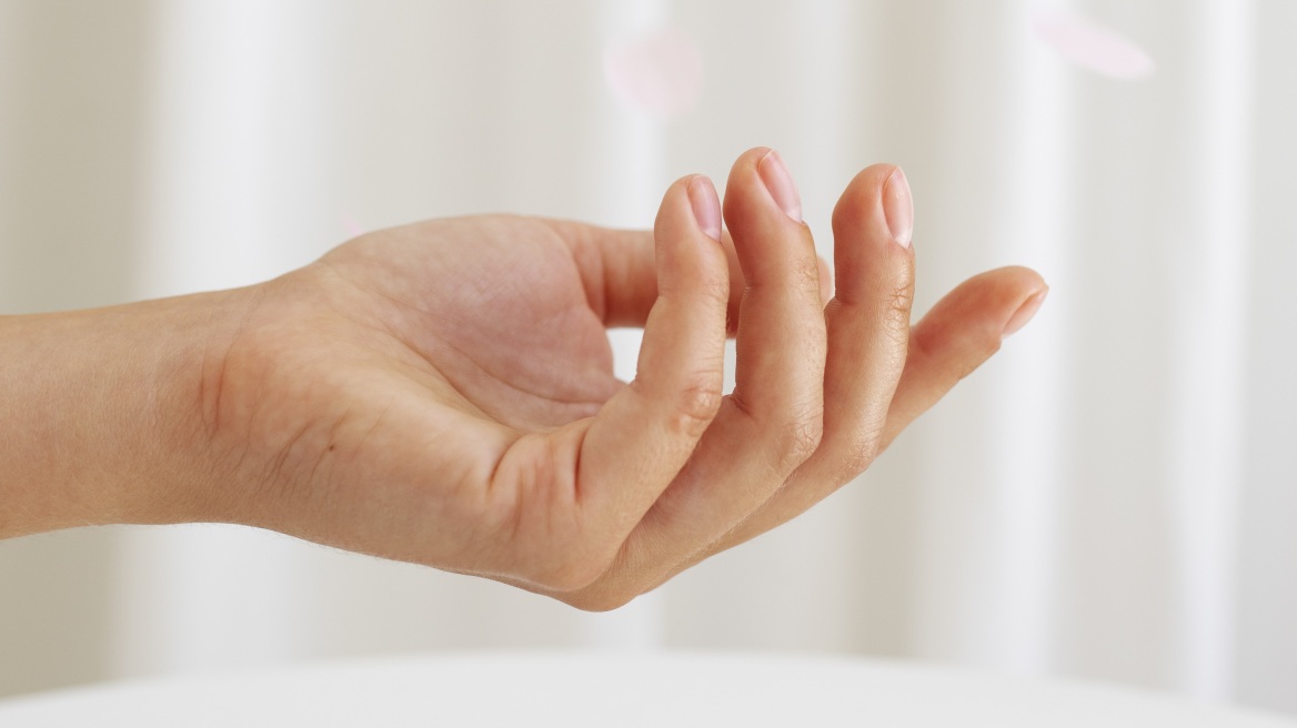 Εύκολοι τρόποι που θα βοηθήσουν στην επανόρθωση των νυχιών σας μετά το gel
