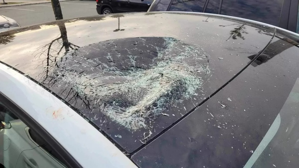 Έλληνας παρουσιαστής σπάει την οροφή ενός Tesla (+video)
