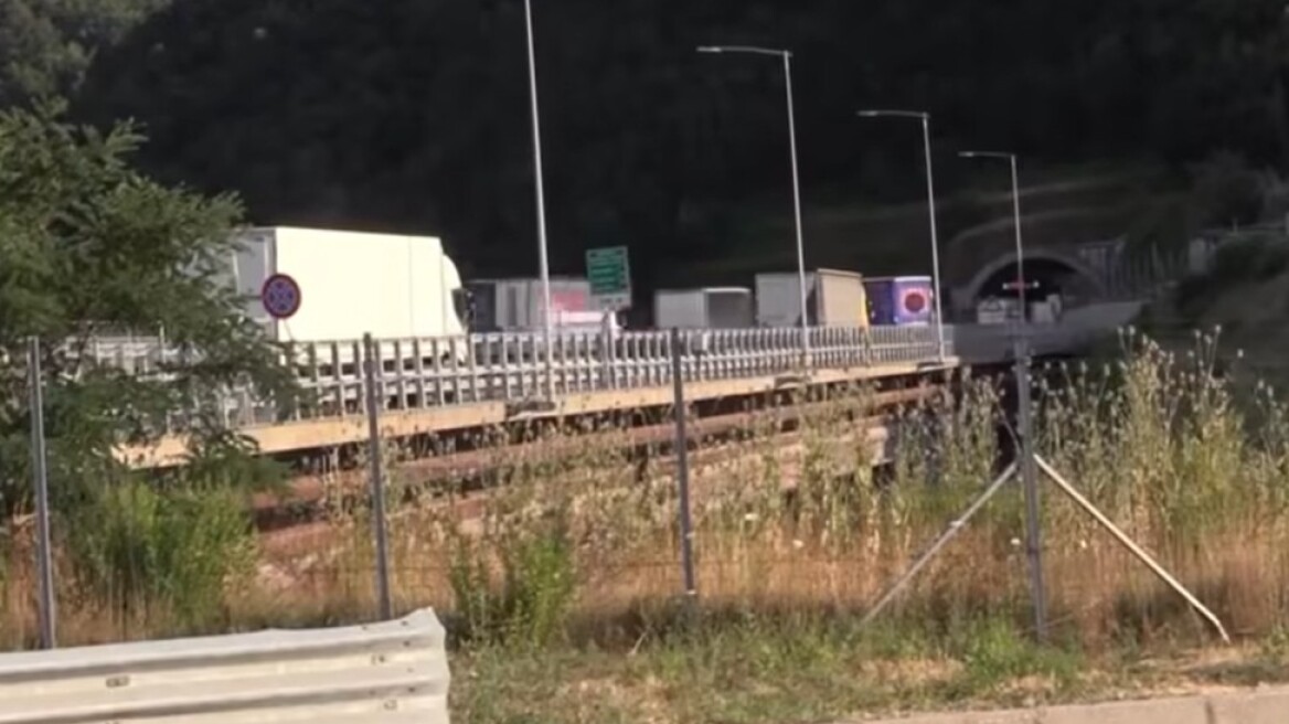 Ξεκληρίστηκε οικογένεια σε φρικτό τροχαίο μέσα σε τούνελ στην Ιταλία – Πέντε νεκροί, ανάμεσά τους και ένα παιδί