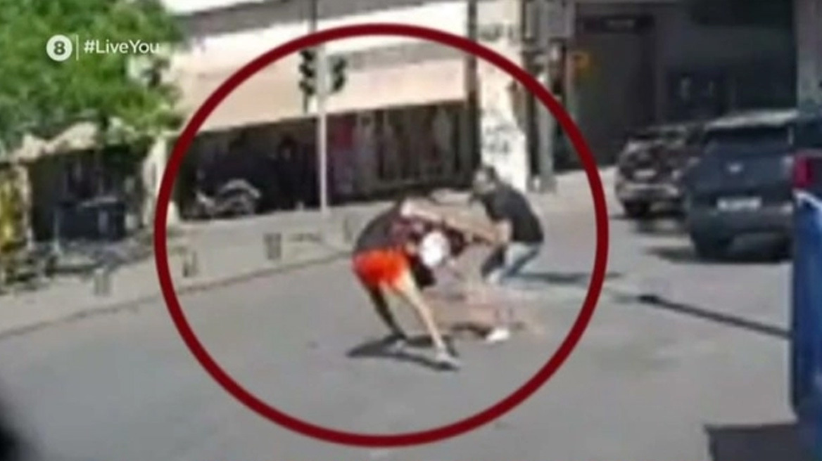 Τουρίστας ρώτησε οδηγό ταξί αν είναι ασφαλής η Ομόνοια και 10 δευτερόλεπτα μετά τον έκλεψαν