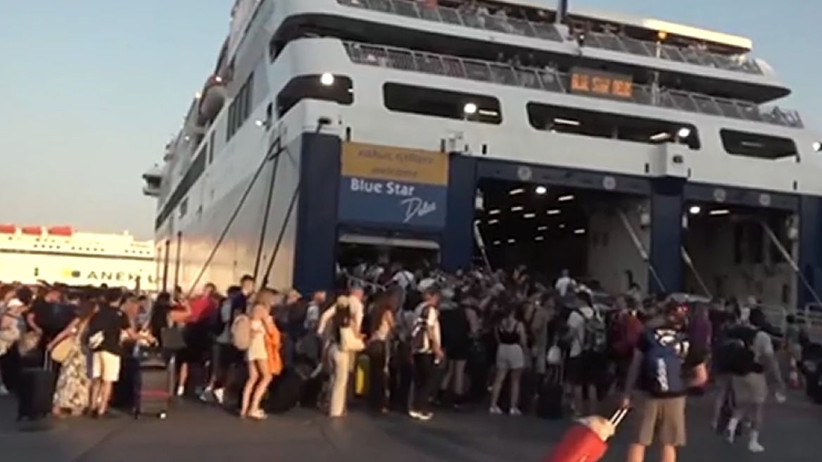 Συνεχίζεται και σήμερα η έξοδος των αδειούχων του Ιουλίου - Κίνηση νωρίς το πρωί στον Πειραιά