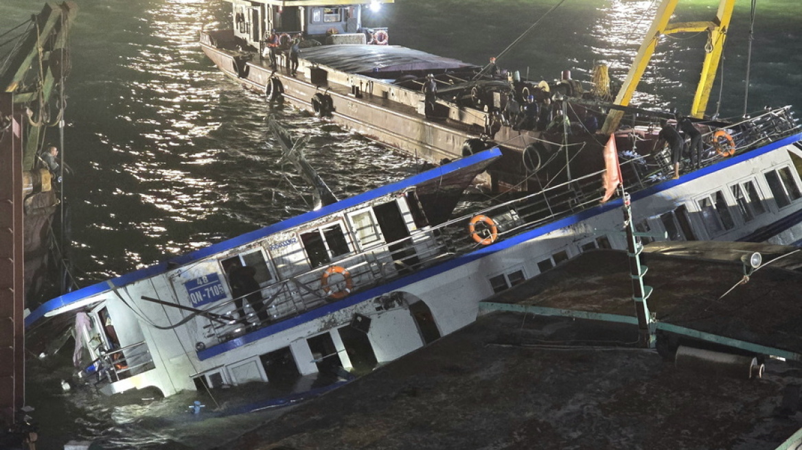 Στους 38 οι νεκροί από τη βύθιση τουριστικού σκάφους στο Βιετνάμ 
