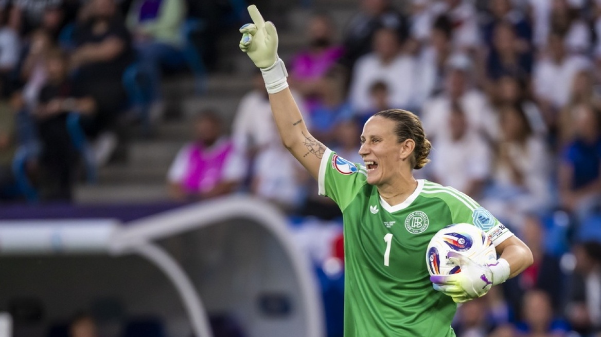 Αν-Κάτριν Μπέργκερ: H τερματοφύλακας που νίκησε το καρκίνο και οδήγησε την Γερμανία στα ημιτελικά του Euro 2025 - Βίντεο
