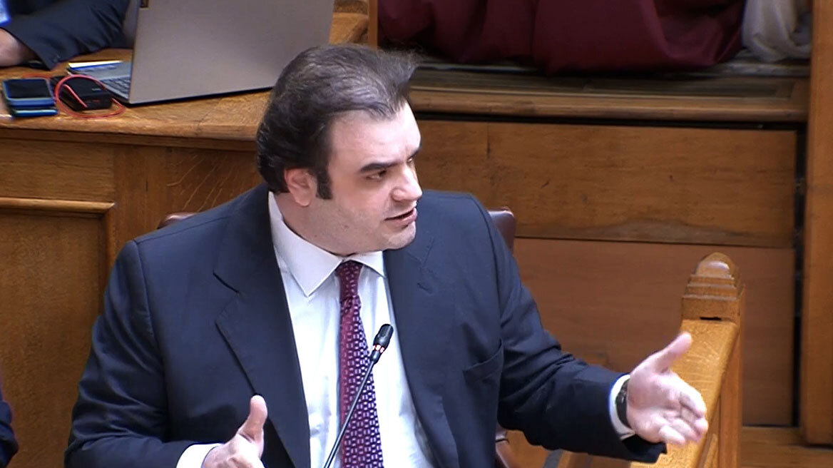 Πιερρακάκης: Μηδενίζονται όλες οι χρεώσεις των τραπεζών στα ΑΤΜ - Εθνικό πλαφόν για όλες τις άλλες πληρωμές στο 1,5 ευρώ