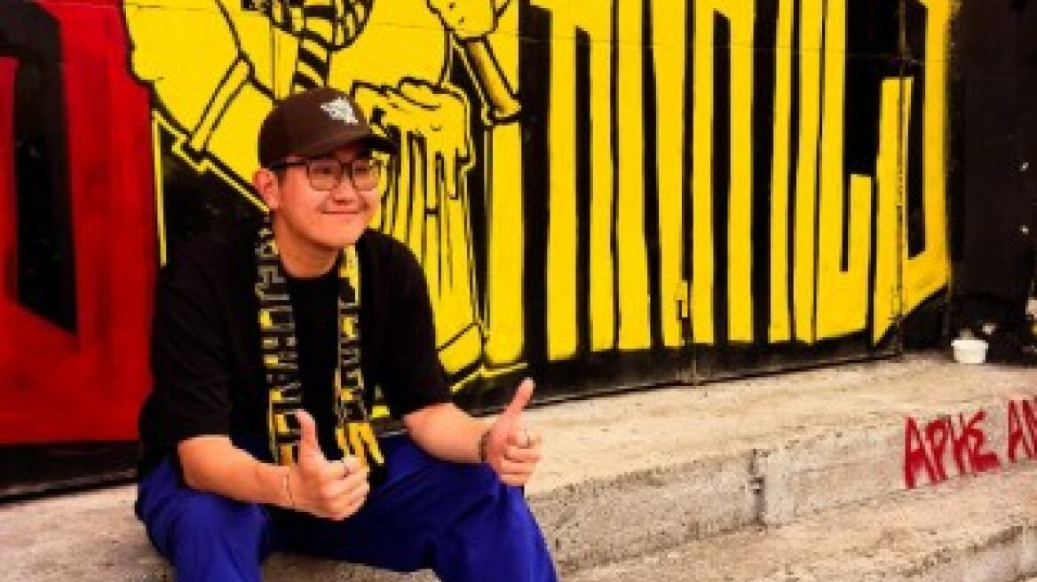 Ο Ρίτσαρντ Σιάο επισκέφθηκε το Αλεξάνδρειο και έγραψε «Άρη θυμήσου» στα ελληνικά - Φωτογραφίες