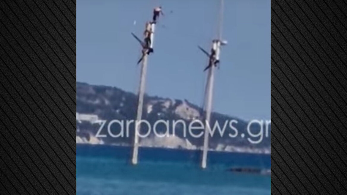 Χανιά: Νεαροί κάνουν ριψοκίνδυνες βουτιές από τo κατάρτι βυθισμένου ιστιοφόρου
