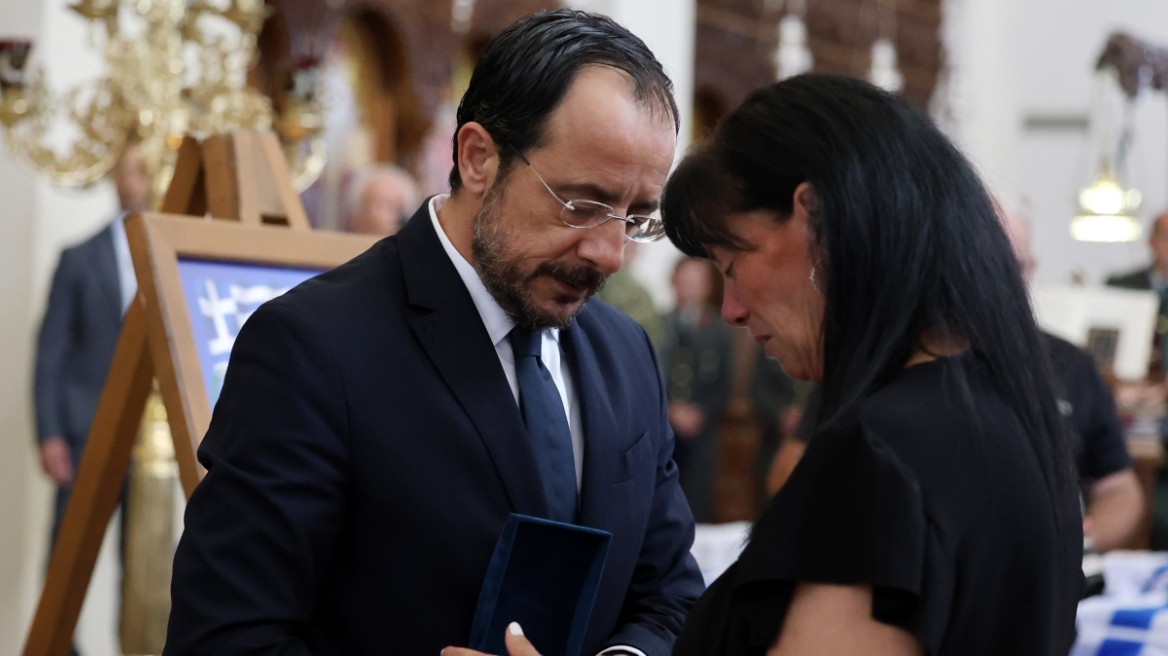 Κύπρος: Παραδόθηκαν στους συγγενείς τους τα οστά 16 ηρώων της ΕΛΔΥΚ