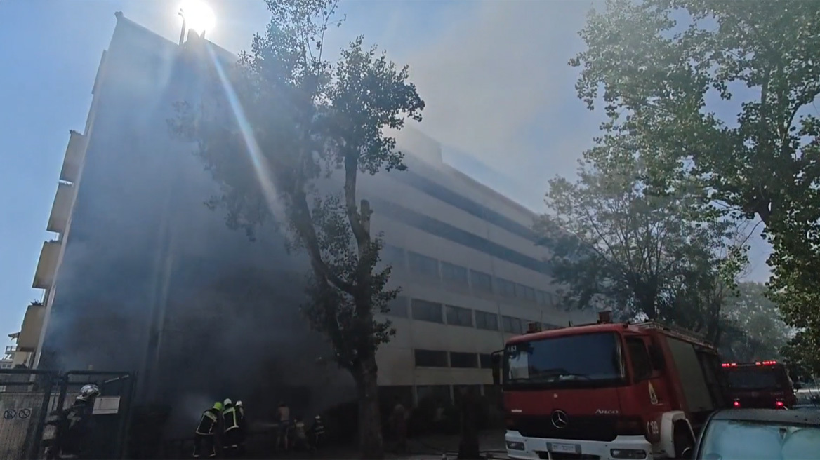 Υπό έλεγχο η φωτιά σε ιδιωτική κλινική στον Χολαργό - Δείτε βίντεο