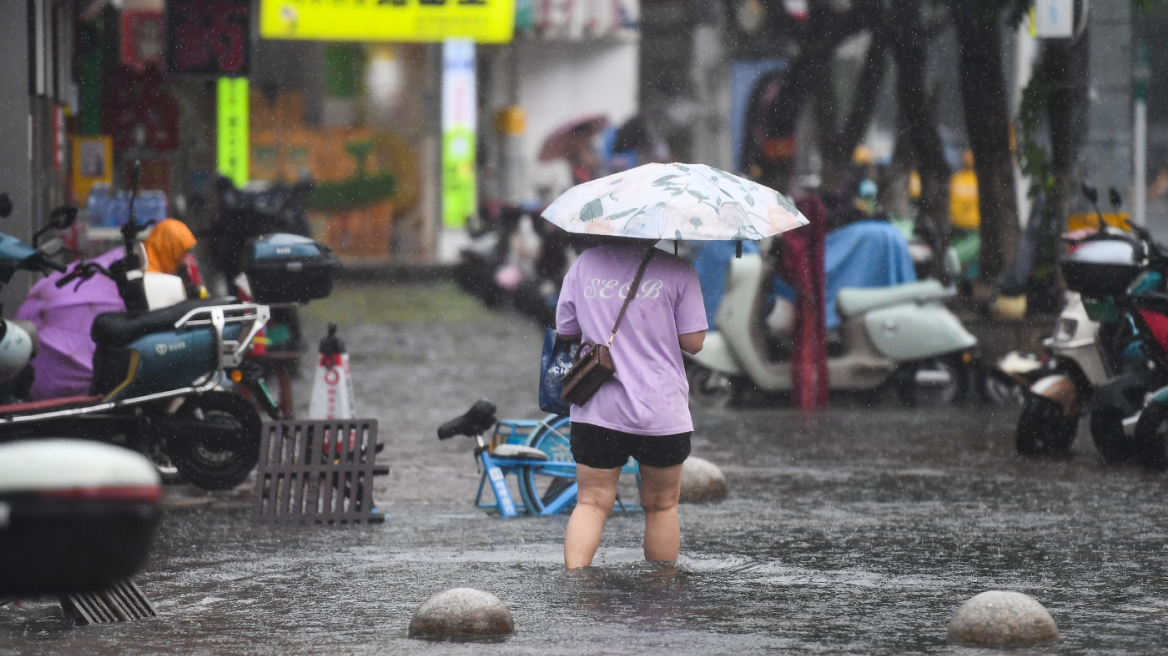 Συναγερμός στην Κίνα ενόψει ισχυρών βροχοπτώσεων: Χιλιάδες πολίτες απομακρύνθηκαν από ευάλωτες περιοχές