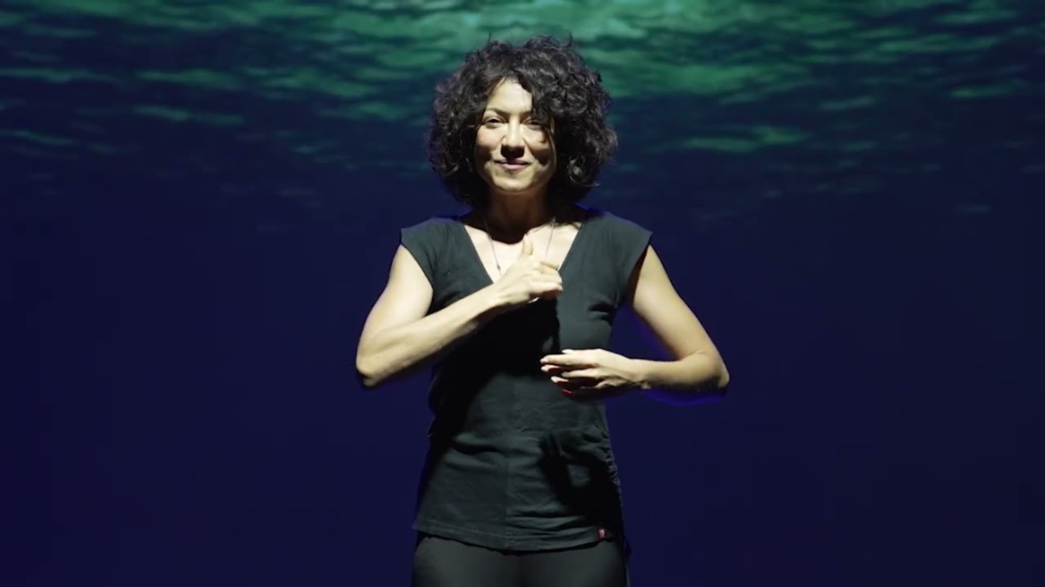 Ευσταθία Τσαπαρέλη: Θα πρωταγωνιστήσει στο συγκλονιστικό έργο «Τα παιδιά ενός κατώτερου θεού» - Δείτε βίντεο και φωτογραφίες