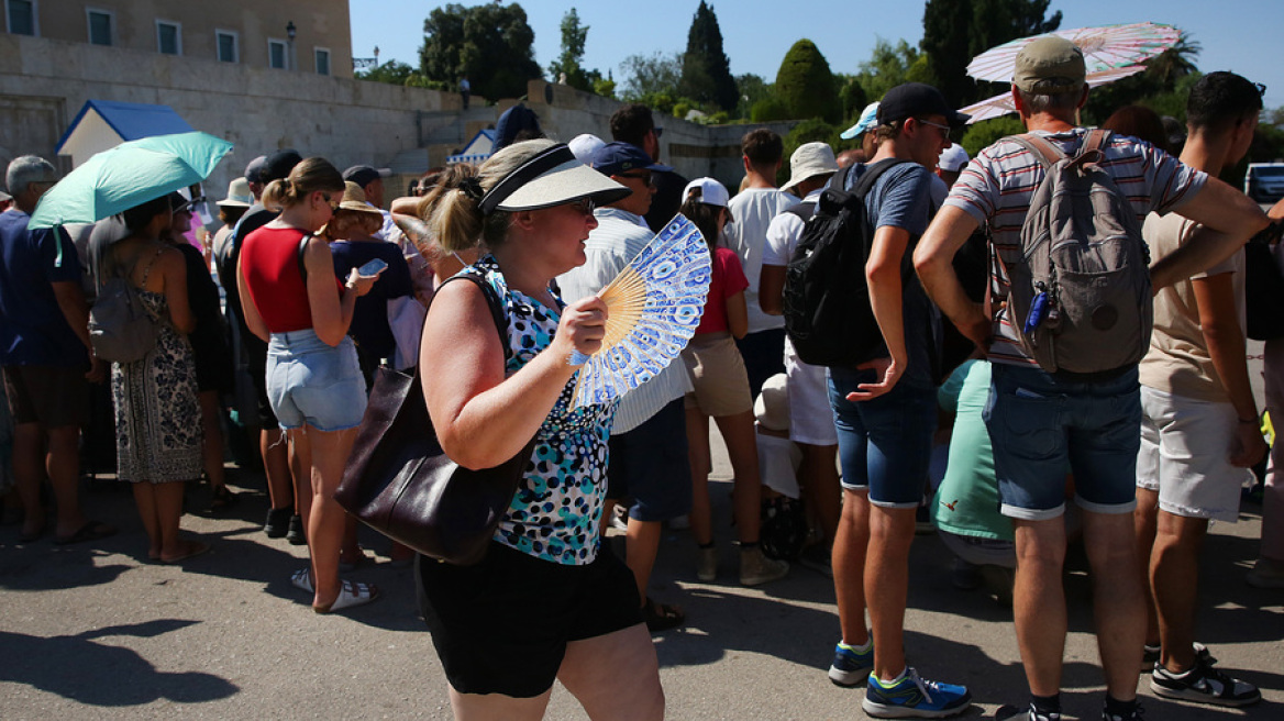 Τουρισμός: Με αύξηση οι εισπράξεις και το Μάιο στα 2,25 δισ. ευρώ, αλλά δύσκολη η συνέχεια