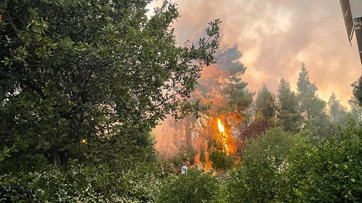 Υπό έλεγχο η φωτιά στο Ψυχικό