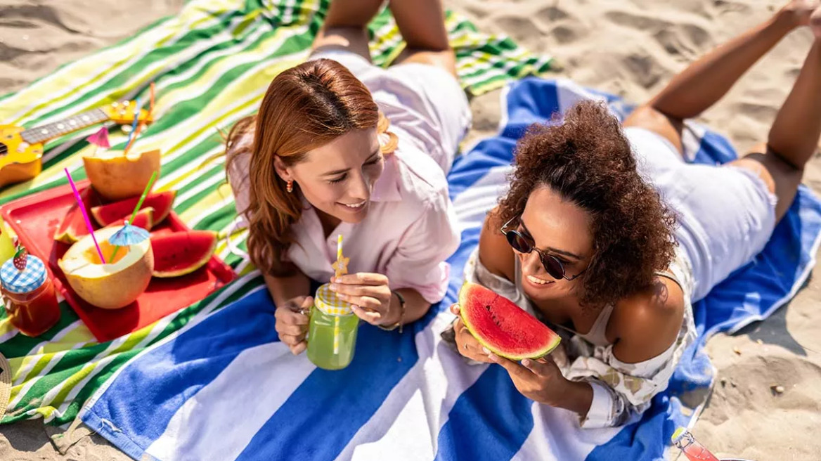 Φαγητό στην παραλία: 6 απλοί τρόποι για να αποφύγουμε την τροφική δηλητηρίαση