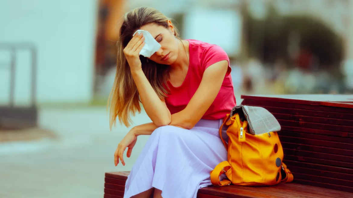 Καύσωνας: Τα περιστατικά θερμοπληξίας που διαχειρίστηκε το ΕΚΑΒ