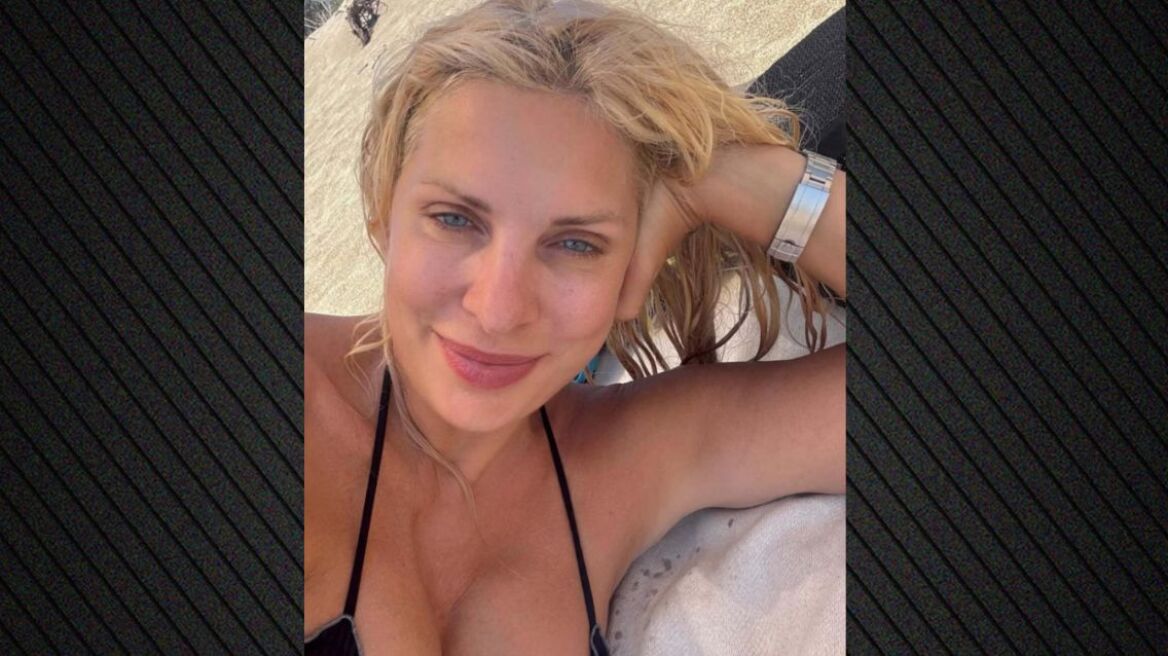 Η Ελένη Μενεγάκη δημοσίευσε νέες φωτογραφίες από τις διακοπές της