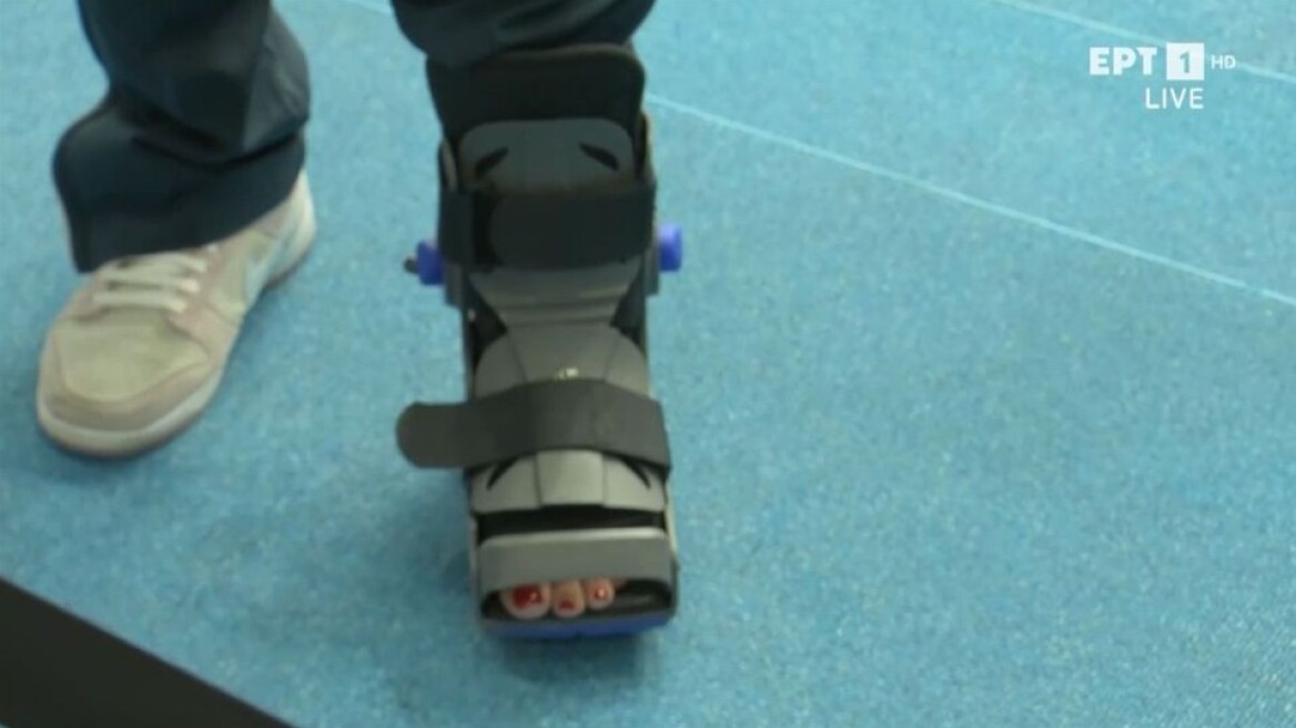 Χριστίνα Σιούτη: Εμφανίστηκε με ειδική μπότα στις δηλώσεις μετά το τέλος του τελικού - Βίντεο 