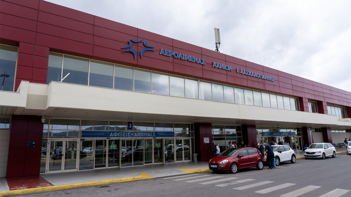 Ξύλο ανάμεσα σε οδηγό ταξί και τουρίστα στο Αεροδρόμιο των Χανίων - Δείτε βίντεο
