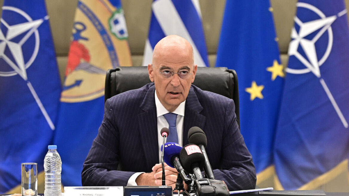 Ανακοινώσεις Δένδια: Θητεία μόνο στον Στρατό Ξηράς, αυξάνεται ο μισθός των στρατευμένων από €8 ευρώ σε €50- €100