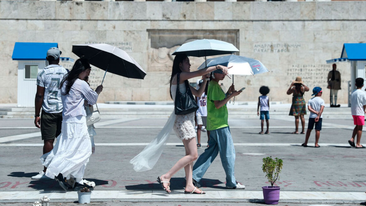 Καύσωνας μέχρι και τη Δευτέρα, αναβαθμίστηκε το έκτακτο της ΕΜΥ - «Κόκκινη» προειδοποίηση για επικίνδυνα καιρικά φαινόμενα