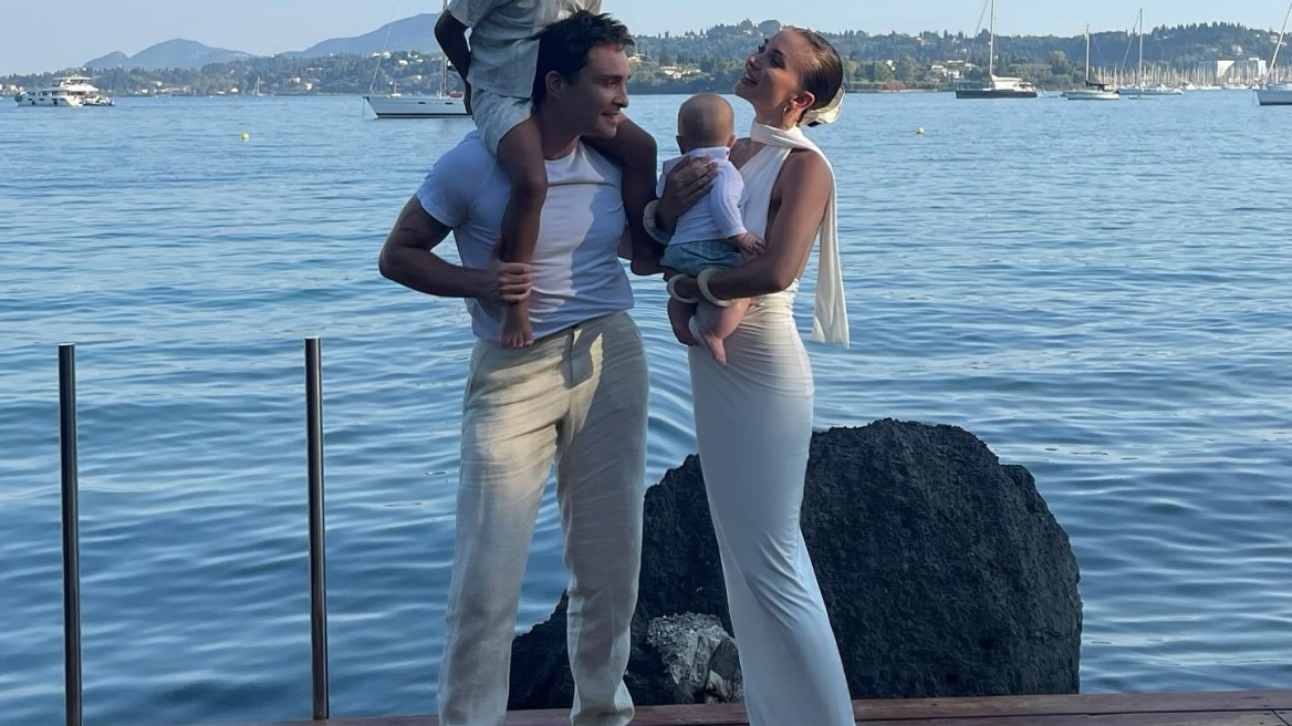 Ed Westwick: Οικογενειακές διακοπές στην Κέρκυρα με φόντο το Ιόνιο
