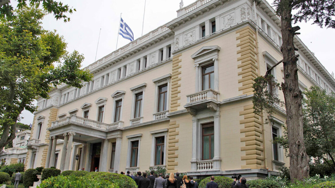 Το ραντεβού των πολιτικών αρχηγών, εν μέσω έντασης, στο Προεδρικό για τα 51 χρόνια Δημοκρατίας