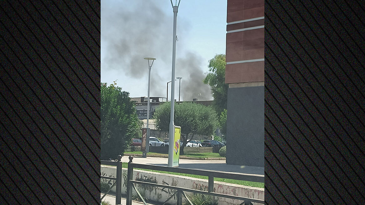 Ελέγχθηκε άμεσα φωτιά στου Ρέντη κοντά στα Village - Επιχειρούν οχήματα της πυροσβεστικής

