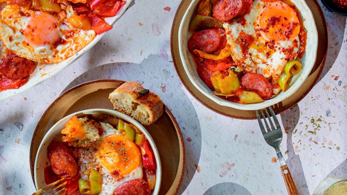 Βαριέστε να μαγειρέψετε; Καλοκαιρινές συνταγές για να μην σας τρώει η κουζίνα μέσα στη ζέστη