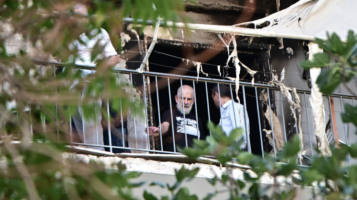 Νέα αυτοψία στο διαμέρισμα του Πέτρου Φιλιππίδη για την πυρκαγιά - Δείτε φωτογραφίες
