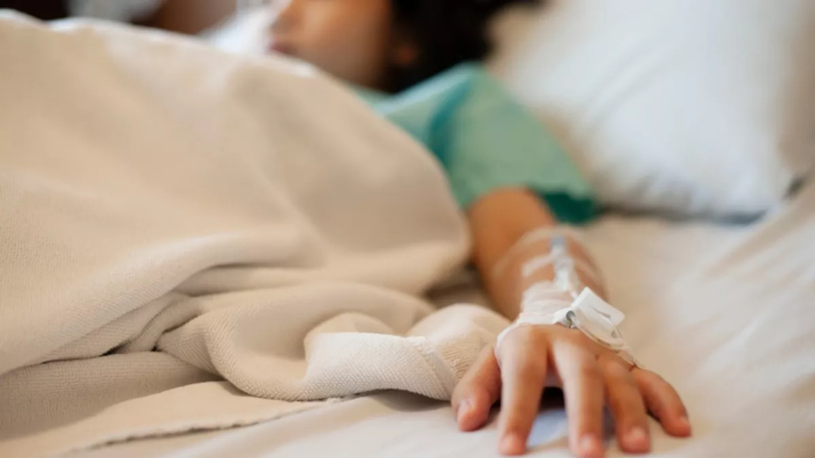 Παιδί πέθανε από αμοιβάδα που «τρώει» τον εγκέφαλο – Πώς μεταδίδεται
