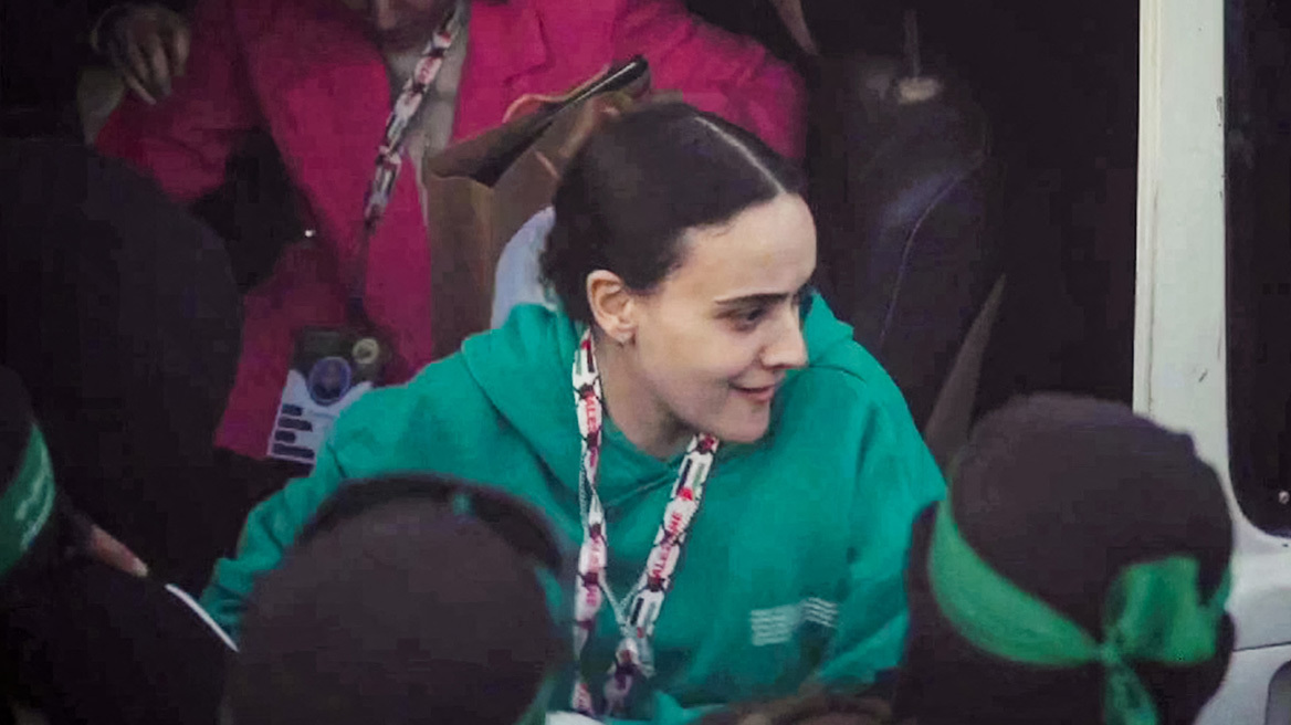 «Αν μπορούσα να τους σκοτώσω θα το έκανα με χαρά, αλλά ήξερα ότι μετά θα πεθαίναμε» - Όμηρος της Χαμάς μιλά για πρώτη φορά για την αιχμαλωσία στα κλουβιά