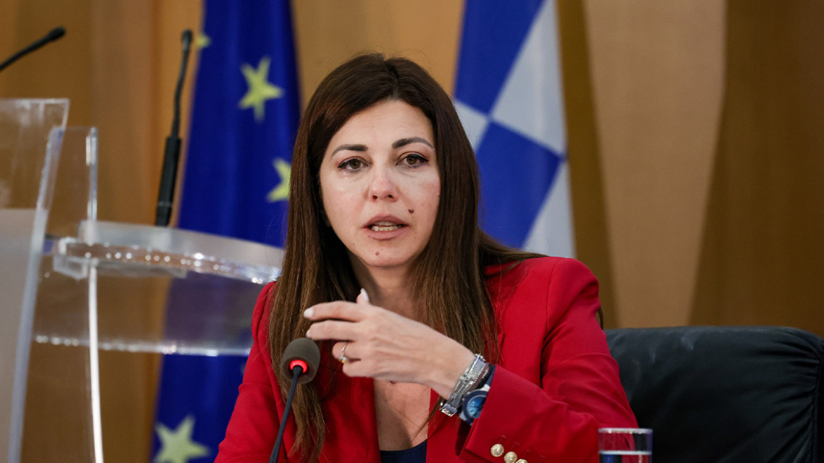 Ζαχαράκη: Δεν θα καταργηθούν άμεσα οι Πανελλήνιες, έως τις 3 Νοεμβρίου η τρίτη φάση για τους αναπληρωτές