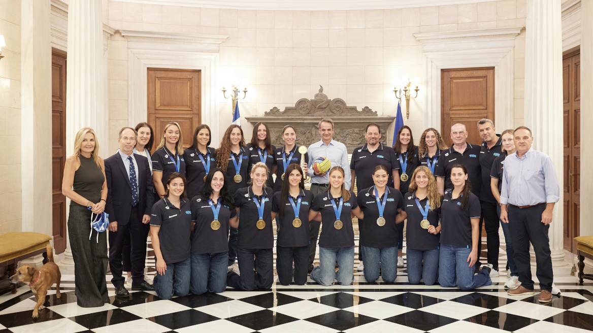 Ο Κυριάκος Μητσοτάκης συναντήθηκε με τα χρυσά κορίτσια του πόλο - «Ήσασταν καταπληκτικές»