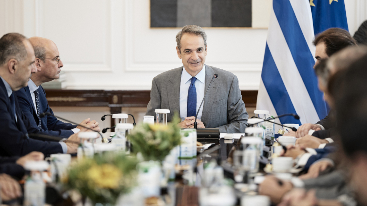Σημαντικές φορολογικές ελαφρύνσεις για μισθωτούς και αγρότες.