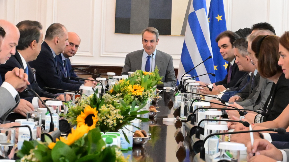 Μητσοτάκης: 25 μεταρρυθμίσεις έως τέλος της χρονιάς - Να μη χαθεί ούτε ευρώ από το Ταμείο Ανάκαμψης στους επόμενους 12 μήνες