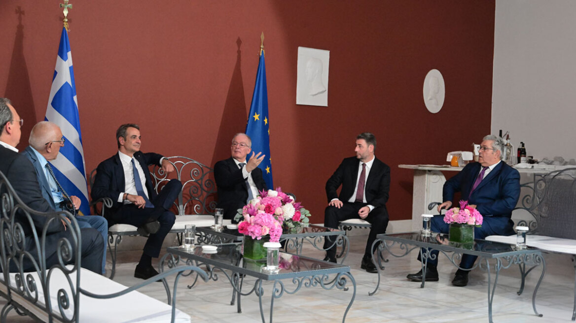 Η τοξικότητα στο δημόσιο διάλογο βάρυνε το κλίμα στην 51η Επέτειο για την αποκατάσταση της Δημοκρατίας στο Προεδρικό