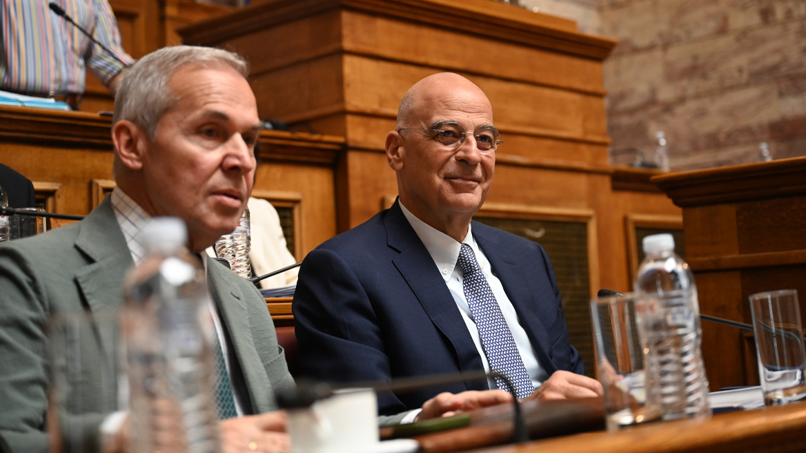 Δένδιας: Αν πάει κληρωτός ναύτης σε πλοίο μόνο ο... Αρχιεπίσκοπος δεν παίρνει τηλέφωνο