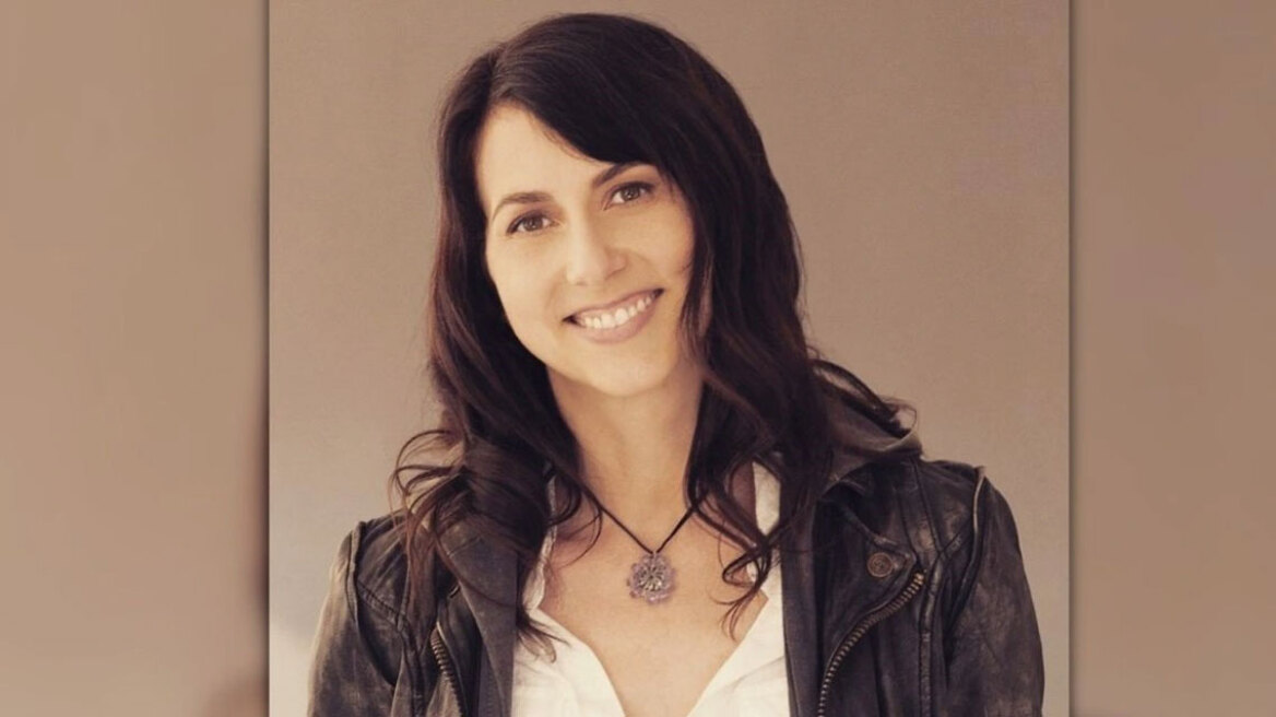 Μακένζι Σκοτ: Η δισεκατομμυριούχος πρώην σύζυγος του Τζεφ Μπέζος και μητέρα των 4 παιδιών τους