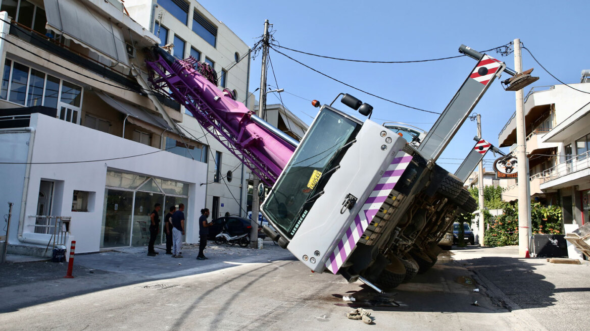 Πώς έγινε το ατύχημα με το γερανοφόρο στο Περιστέρι - Οι πρώτες εκτιμήσεις για τα αίτια

